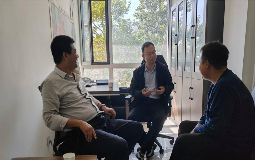 科研外事处负责人和农林技术学院院长走访看望我校...